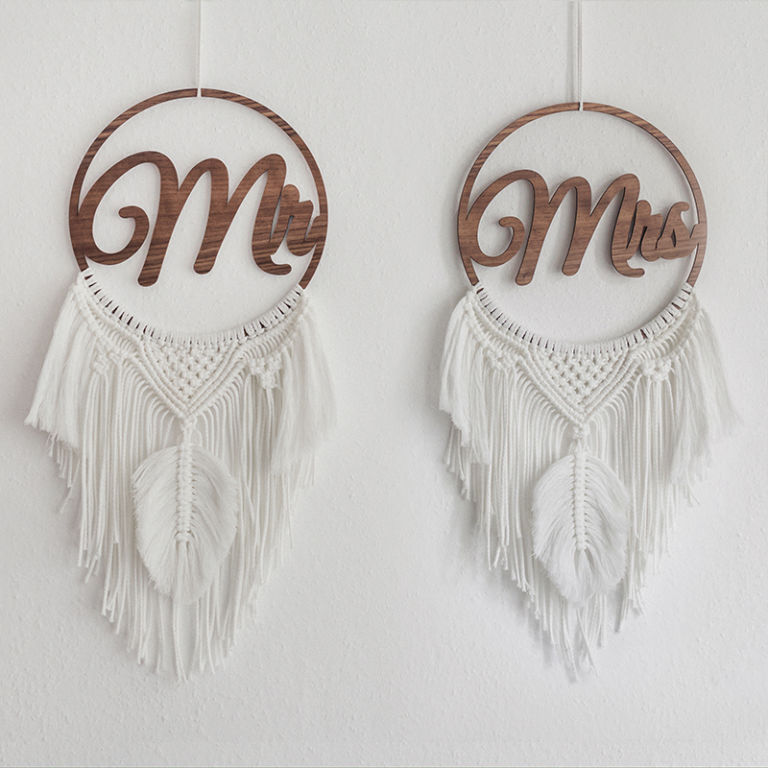 Stuhlringringe aus Holz und Makramee Mr & Mrs für Hochzeiten
