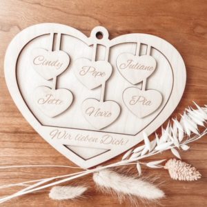 Graviertes Familienherz aus Holz